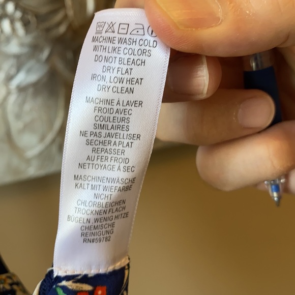 V Neck top - New without tag - Picture 3 of 5